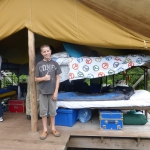 kuehlbox kaufen - Beitragsbild Zelt mit Liege und Kühlbox